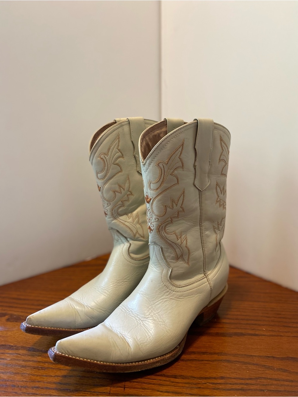 El General Cream Western Cowboy Boots - Classic Embroidered Shaft